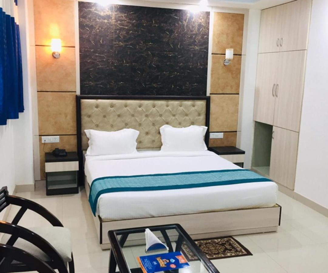 Aero Home Stay- Bed & Breakfast New Delhi Eksteriør billede