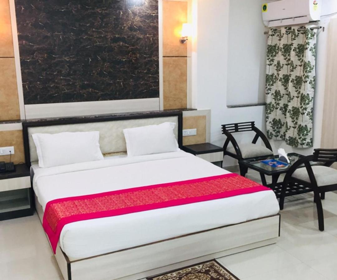 Aero Home Stay- Bed & Breakfast New Delhi Eksteriør billede