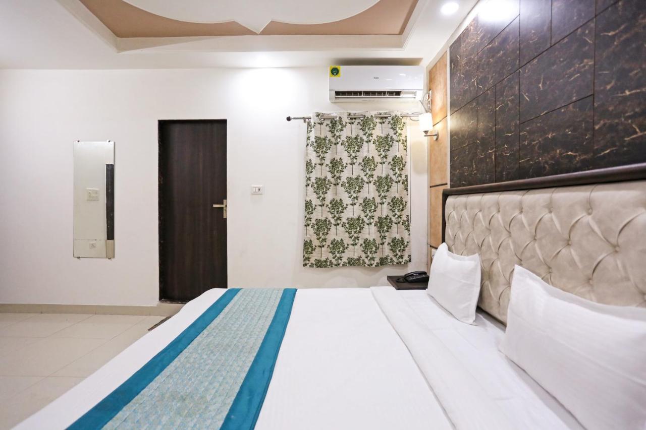 Aero Home Stay- Bed & Breakfast New Delhi Eksteriør billede