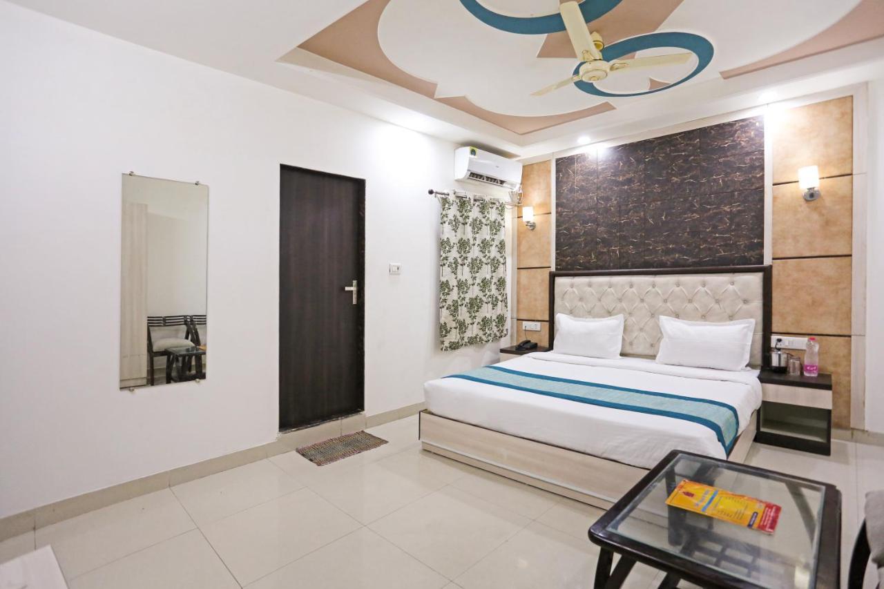 Aero Home Stay- Bed & Breakfast New Delhi Eksteriør billede